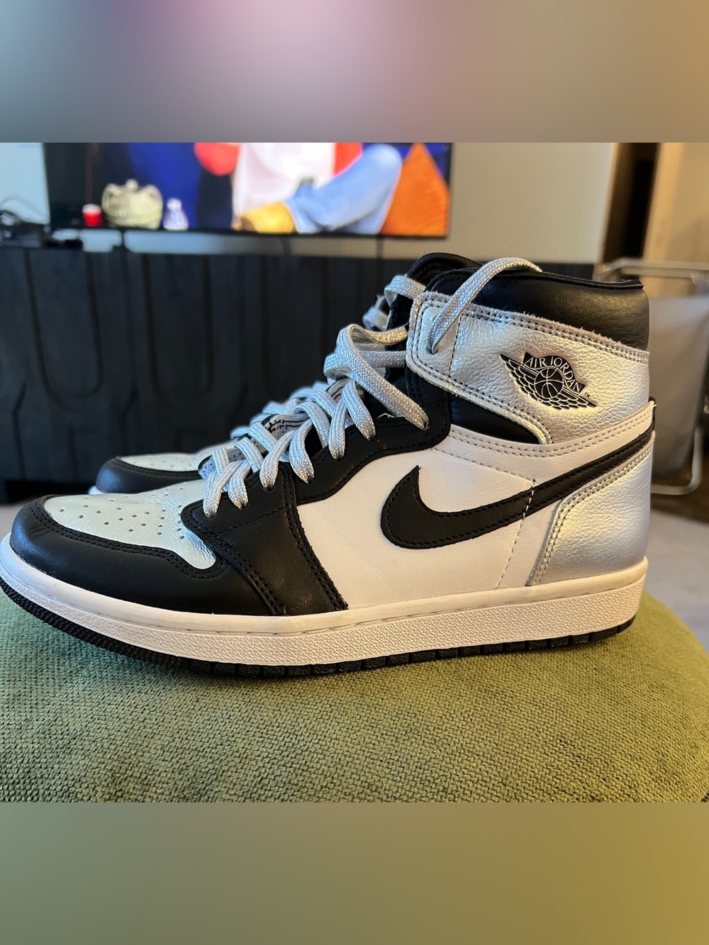 Nike Women’s Air Jordan 1 Retro High OG 'Silver Toe'